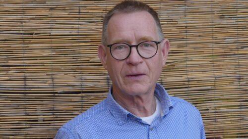 das Bild zeigt Paulin Köpfer, eine Koryphäe des Bioweinbaus, der am 28. März eine Weinprobe im Privelacker Paradiesgarten moderiert.